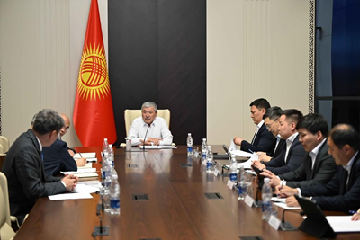 5月29日，吉尔吉斯斯坦总理阿迪尔别克·卡西马利耶夫在首都比什凯克会见湖南环球南方实业有限公司董事长何如球、总经理刘迎可及企业代表团，双方围绕经贸投资、矿产资源开发等领域合作进行了深入交流。  吉尔吉(图3)