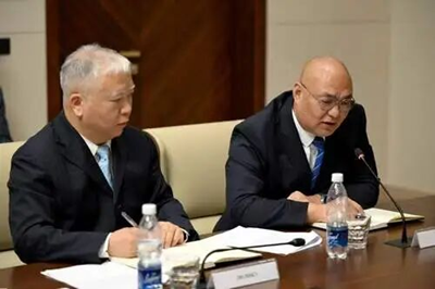 5月29日，吉尔吉斯斯坦总理阿迪尔别克·卡西马利耶夫在首都比什凯克会见湖南环球南方实业有限公司董事长何如球、总经理刘迎可及企业代表团，双方围绕经贸投资、矿产资源开发等领域合作进行了深入交流。  吉尔吉(图4)